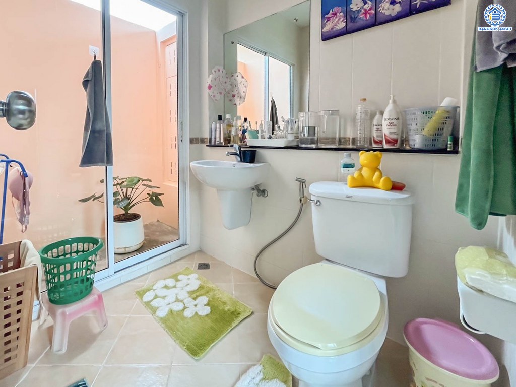 *****บ้านเดี่ยวมือสอง โครงการ เพอร์เฟคพาร์ค รัตนาธิเบศร์ เนื้อที่ 70 ตร.ว. ฟังก์ชัน 3 ห้องนอน 3 ห้องน้ำ 2 ที่จอดรถ บ้านพร้อมเข้าอยู่ แถมฟรี! เครื่องปรับอากาศ โครงการบนทำเลดี เดินทางสะดวก เข้า-ออกได้ทั้ง ถนนรัตนาธิเบศร์ ถนนราชพฤกษ์ ใกล้รถไฟฟ้าสายสีม่วง "สถานีไทรม้า" และจุดขึ้นทางด่วน "งามวงศ์วาน"