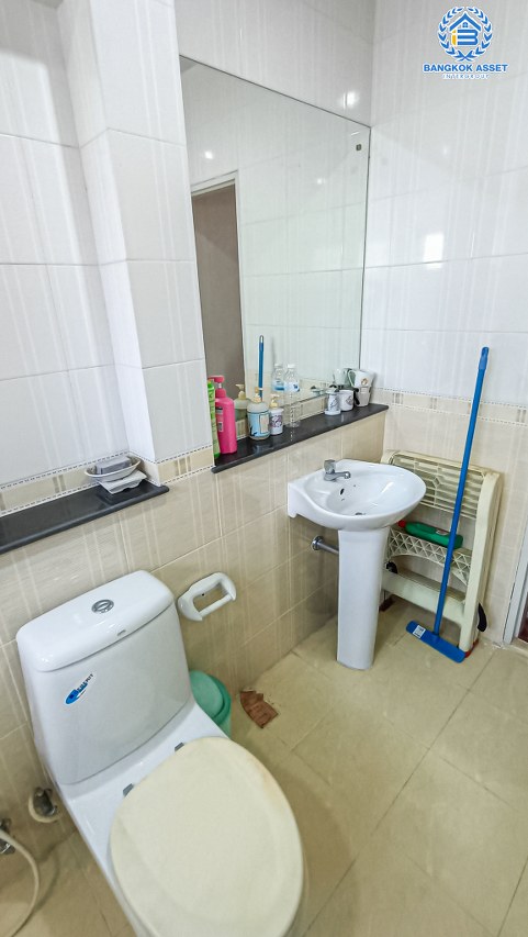 *****บ้านเดี่ยวมือสอง โครงการ เพอร์เฟค มาสเตอร์พีช รัตนาธิเบศร์ หลังมุม เนื้อที่ 109.30 ตร.ว. พื้นที่ใช้สอย 250 ตร.ม. ฟังก์ชัน 3 ห้องนอน 3 ห้องน้ำ 2 ที่จอดรถ แถมฟรี! เครื่องปรับอากาศ, เครื่องทำน้ำอุ่น พร้อมเข้าอยู่ บนทำเลเชื่อมต่อถนนชัยพฤกษ์ ถนนนครอินทร์ ถนนราชพฤกษ์ ใกล้รถไฟฟ้าสายสีม่วง "สถานีไทรม้า" และจุดขึ้นทางด่วน "งามวงศ์วาน"