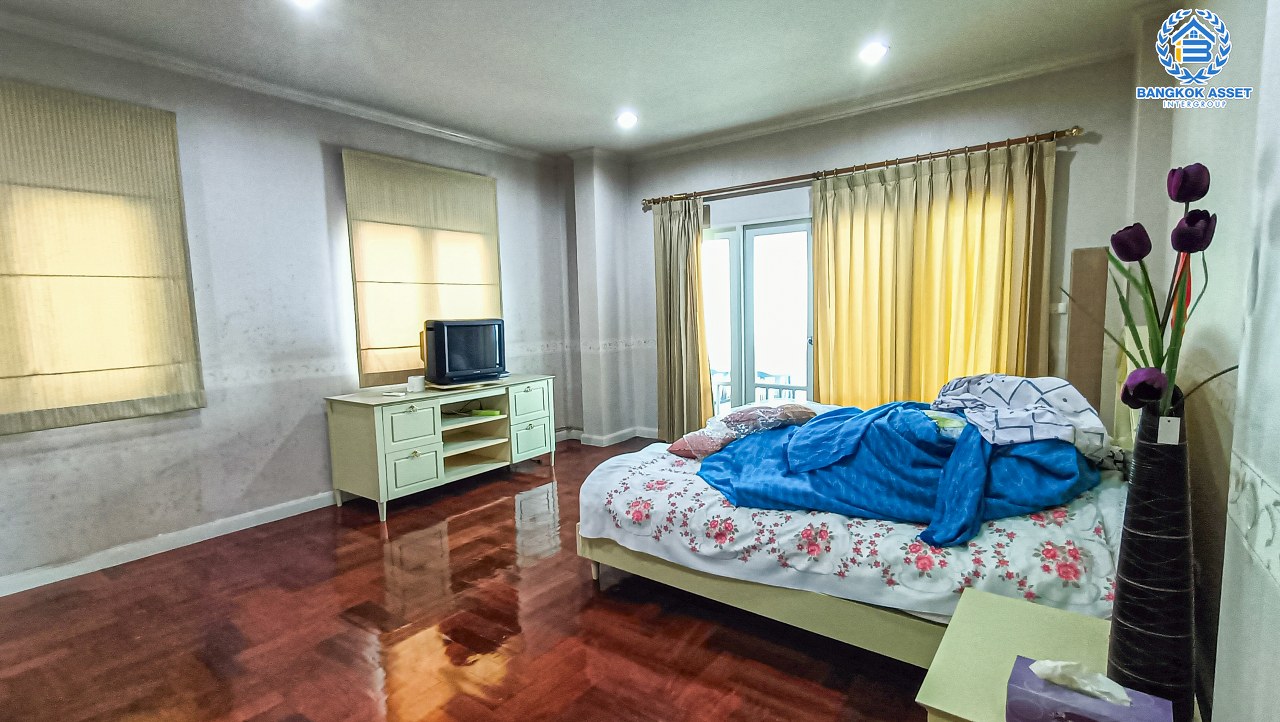 *****บ้านเดี่ยวมือสอง โครงการ เพอร์เฟค มาสเตอร์พีช รัตนาธิเบศร์ หลังมุม เนื้อที่ 109.30 ตร.ว. พื้นที่ใช้สอย 250 ตร.ม. ฟังก์ชัน 3 ห้องนอน 3 ห้องน้ำ 2 ที่จอดรถ แถมฟรี! เครื่องปรับอากาศ, เครื่องทำน้ำอุ่น พร้อมเข้าอยู่ บนทำเลเชื่อมต่อถนนชัยพฤกษ์ ถนนนครอินทร์ ถนนราชพฤกษ์ ใกล้รถไฟฟ้าสายสีม่วง "สถานีไทรม้า" และจุดขึ้นทางด่วน "งามวงศ์วาน"