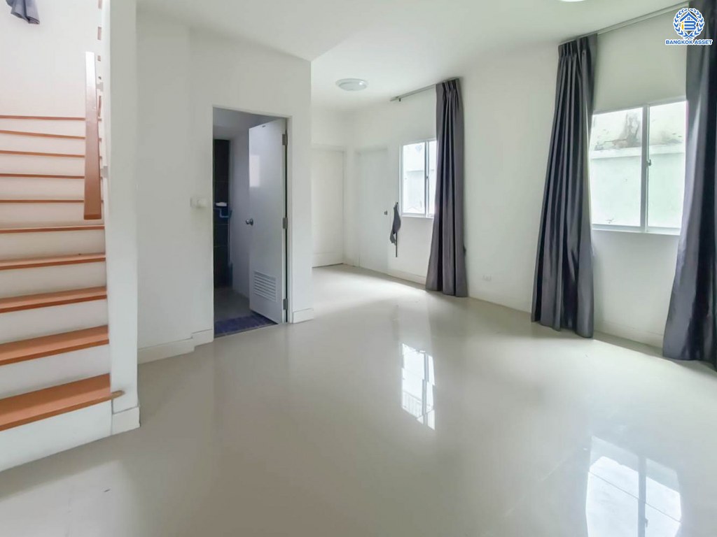 *****บ้านแฝดมือสอง โครงการ แลนซีโอ คริป ปิ่นเกล้า-พระราม5 เนื้อที่ 38.20 ตร.ว. ฟังก์ชัน 3 ห้องนอน 2 ห้องน้ำ โครงการบนทำเลเดินทางสะดวก เชื่อมต่อถนนกาญจนาภิเษก ถนนศาลายา ถนนนครอินทร์ ใกล้รถไฟฟ้าสายสีม่วง "สถานีสามแยกบางใหญ่"