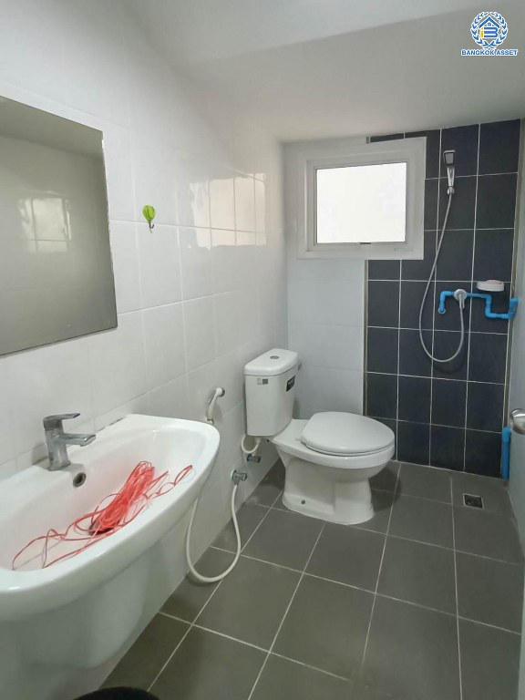 *****บ้านแฝดมือสอง โครงการ แลนซีโอ คริป ปิ่นเกล้า-พระราม5 เนื้อที่ 38.20 ตร.ว. ฟังก์ชัน 3 ห้องนอน 2 ห้องน้ำ โครงการบนทำเลเดินทางสะดวก เชื่อมต่อถนนกาญจนาภิเษก ถนนศาลายา ถนนนครอินทร์ ใกล้รถไฟฟ้าสายสีม่วง "สถานีสามแยกบางใหญ่"