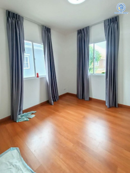 *****บ้านแฝดมือสอง โครงการ แลนซีโอ คริป ปิ่นเกล้า-พระราม5 เนื้อที่ 38.20 ตร.ว. ฟังก์ชัน 3 ห้องนอน 2 ห้องน้ำ โครงการบนทำเลเดินทางสะดวก เชื่อมต่อถนนกาญจนาภิเษก ถนนศาลายา ถนนนครอินทร์ ใกล้รถไฟฟ้าสายสีม่วง "สถานีสามแยกบางใหญ่"