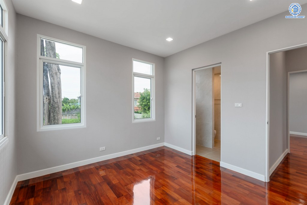 บ้านมือสองตกแต่งใหม่ โครงการ นาราสิริ สาทร-วงแหวน คุณภาพจาก Sansari เนื้อที่ 204.40 ตร.ว. ฟังก์ชัน 3 ห้องนอน 3 ห้องน้ำ 2 ที่จอดรถ พร้อมบรรยากาศสุด Private โครงการบนทำเลเดินทางสะดวก เชื่อมต่อถนนกาญจนาภิเษก ถนนเอกชัย-บอน ถนนกัลปพฤกษ์ ใกล้ห้างสรรพสินค้า เดอะมอลล์ บางแค และโรงเรียนเลิศหล้า