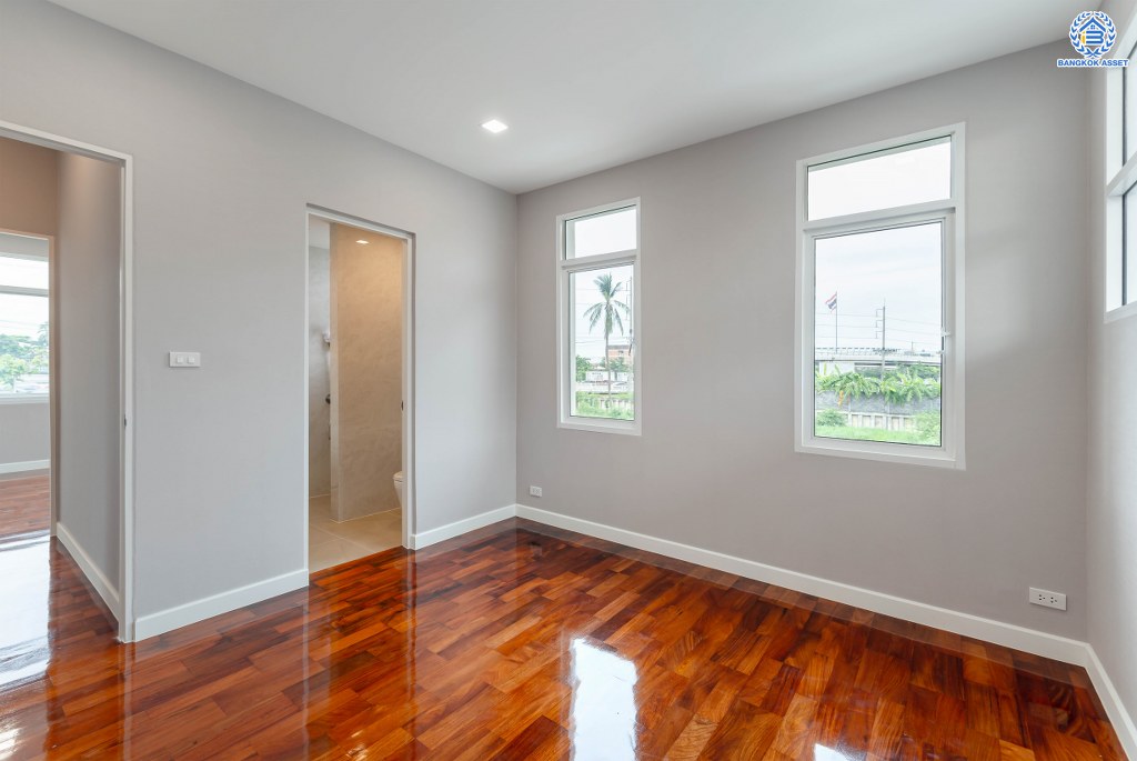 บ้านมือสองตกแต่งใหม่ โครงการ นาราสิริ สาทร-วงแหวน คุณภาพจาก Sansari เนื้อที่ 204.40 ตร.ว. ฟังก์ชัน 3 ห้องนอน 3 ห้องน้ำ 2 ที่จอดรถ พร้อมบรรยากาศสุด Private โครงการบนทำเลเดินทางสะดวก เชื่อมต่อถนนกาญจนาภิเษก ถนนเอกชัย-บอน ถนนกัลปพฤกษ์ ใกล้ห้างสรรพสินค้า เดอะมอลล์ บางแค และโรงเรียนเลิศหล้า