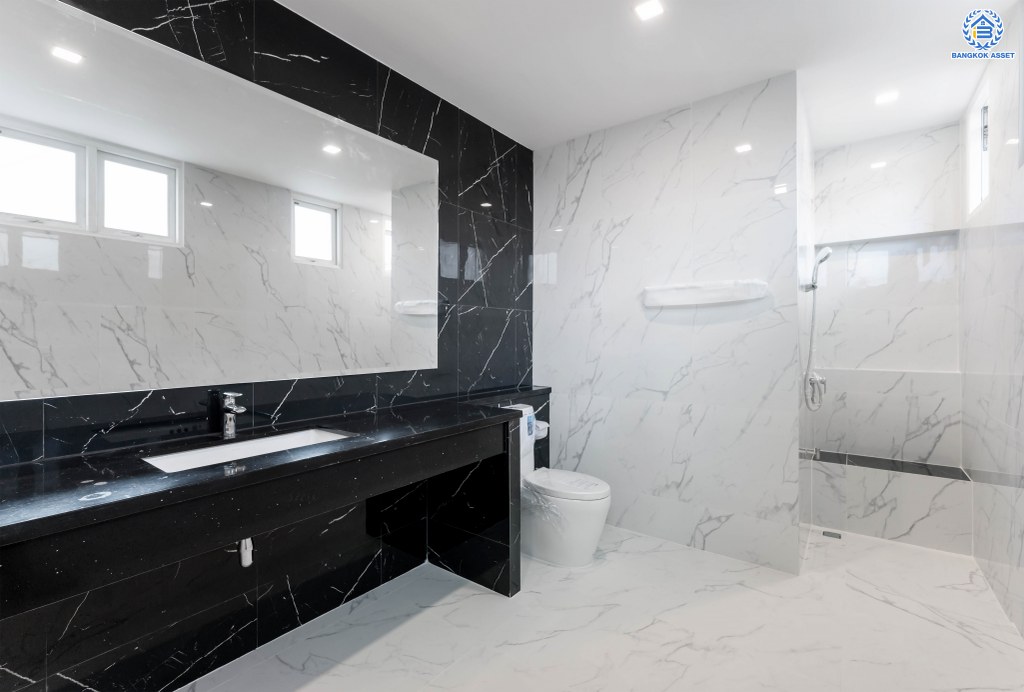 บ้านมือสองตกแต่งใหม่ โครงการ นาราสิริ สาทร-วงแหวน คุณภาพจาก Sansari เนื้อที่ 204.40 ตร.ว. ฟังก์ชัน 3 ห้องนอน 3 ห้องน้ำ 2 ที่จอดรถ พร้อมบรรยากาศสุด Private โครงการบนทำเลเดินทางสะดวก เชื่อมต่อถนนกาญจนาภิเษก ถนนเอกชัย-บอน ถนนกัลปพฤกษ์ ใกล้ห้างสรรพสินค้า เดอะมอลล์ บางแค และโรงเรียนเลิศหล้า