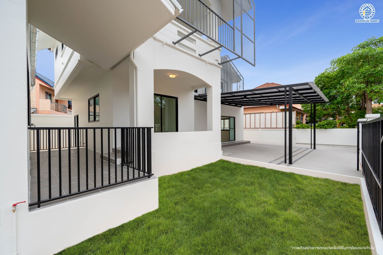 บ้านมือสองตกแต่งใหม่ โครงการ ลลิล กรีนวิลล์ บางบอน3 รองรับทุกความสุข เนื้อที่ 102 ตร.ว. พื้นที่ใช้สอย 457.17 ตร.ม. ฟังก์ชันจัดเต็ม 4 ห้องนอน (1 ห้องนอนชั้นล่าง) 4 ห้องน้ำ 1 ห้องอเนกประสงค์ จอดรถได้ 2 คัน บนทำเลเดินทางสะดวก ใกล้รถไฟฟ้าสายสีน้ำเงิน "สถานีหลักสอง" และจุดขึ้นทางด่วน "พระราม2" และ The Mall บางแค