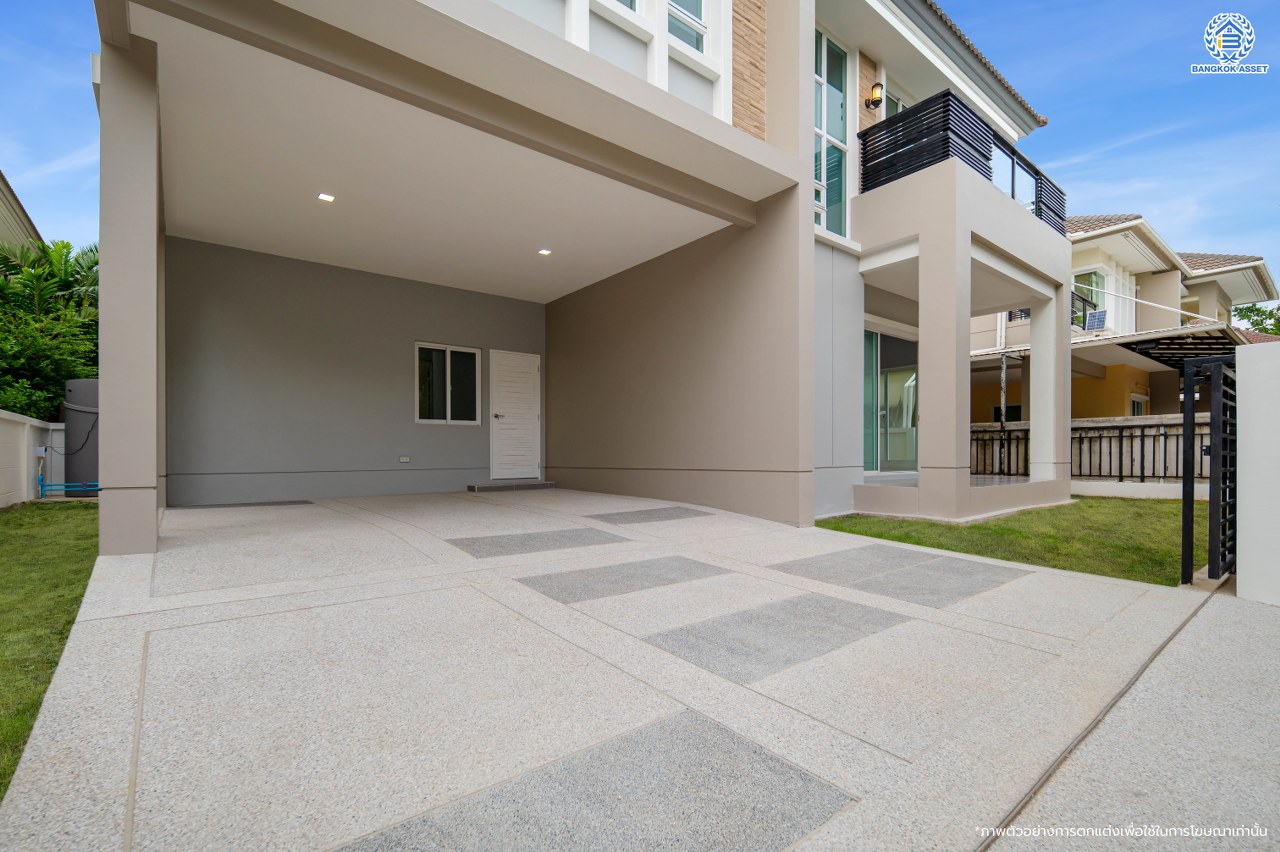 บ้านมือสองตกแต่งใหม่ แบรนด์สุดหรูจาก SC ASSET โครงการ บางกอกบูเลอวาร์ด สาทร-ปิ่นเกล้า เนื้อที่ 52.50 ตร.ว. บนพื้นที่ใช้สอยกว่า 192.56 ตร.ม. ฟังก์ชัน 3 ห้องนอน 4 ห้องน้ำ จอดรถได้ 2 คัน บนทำเลใจกลางราชพฤกษ์ ใกล้ทางด่วน "ศรีรัช" พร้อมเชื่อมสู่สาทร-ปิ่นเกล้า ได้อย่างรวดเร็ว และใกล้ห้างเซ็นทรัลเวสวิลล์