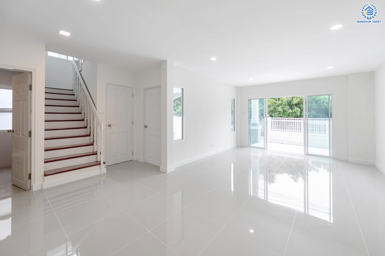 บ้านมือสองตกแต่งใหม่ โครงการ กานดา คลาสสิค วิลล์ เพชรเกษม81 รองรับทุกความสุขบนเนื้อที่ 52.7 ตร.ว. พื้นที่ใช้สอย 253.05 ตร.ม. ฟังก์ชัน 3 ห้องนอน 3 ห้องน้ำ 1 ห้องอเนกประสงค์ จอดรถได้ 2 คัน ตรวจสอบระบบน้ำ-ไฟ พร้อมเข้าอยู่ บนทำเลเดินทางสะดวก ใกล้จุดขึ้นทางด่วน "พระราม2" และเซ็นทรัล พระราม2