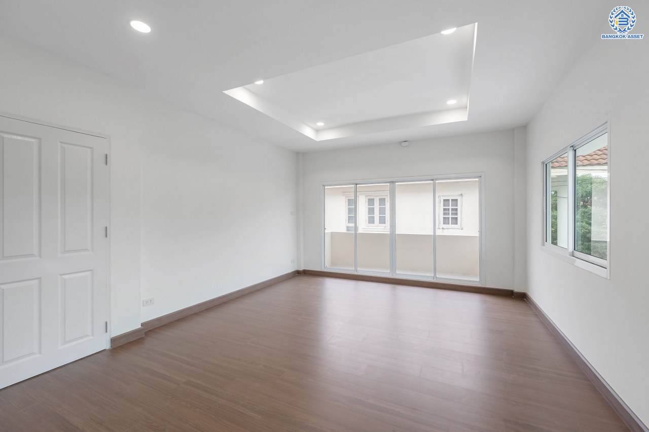 บ้านมือสองตกแต่งใหม่ โครงการ กานดา คลาสสิค วิลล์ เพชรเกษม81 รองรับทุกความสุขบนเนื้อที่ 52.7 ตร.ว. พื้นที่ใช้สอย 253.05 ตร.ม. ฟังก์ชัน 3 ห้องนอน 3 ห้องน้ำ 1 ห้องอเนกประสงค์ จอดรถได้ 2 คัน ตรวจสอบระบบน้ำ-ไฟ พร้อมเข้าอยู่ บนทำเลเดินทางสะดวก ใกล้จุดขึ้นทางด่วน "พระราม2" และเซ็นทรัล พระราม2