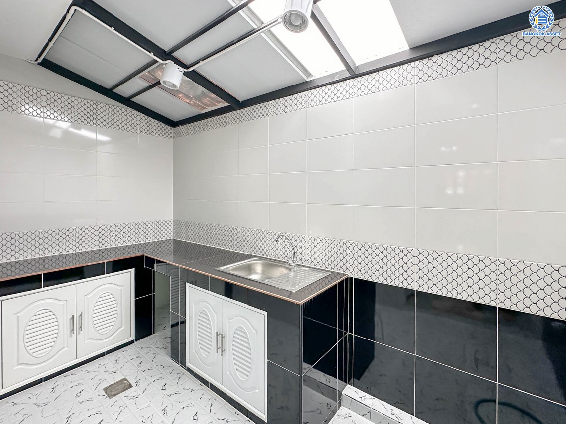 *****ทาวน์เฮ้าส์มือสอง โครงการ ลภาวัน8 บางบัวทอง เนื้อที่ 18 ตร.ว. ฟังก์ชัน 3 ห้องนอน 2 ห้องน้ำ 1 ที่จอดรถ พร้อมเข้าอยู่ บนทำเลเชื่อมต่อทุกการเดินทาง ทำเลศักยภาพ การเดินทางสะดวกสบาย ใกล้เซ็นทรัล เวสต์เกต