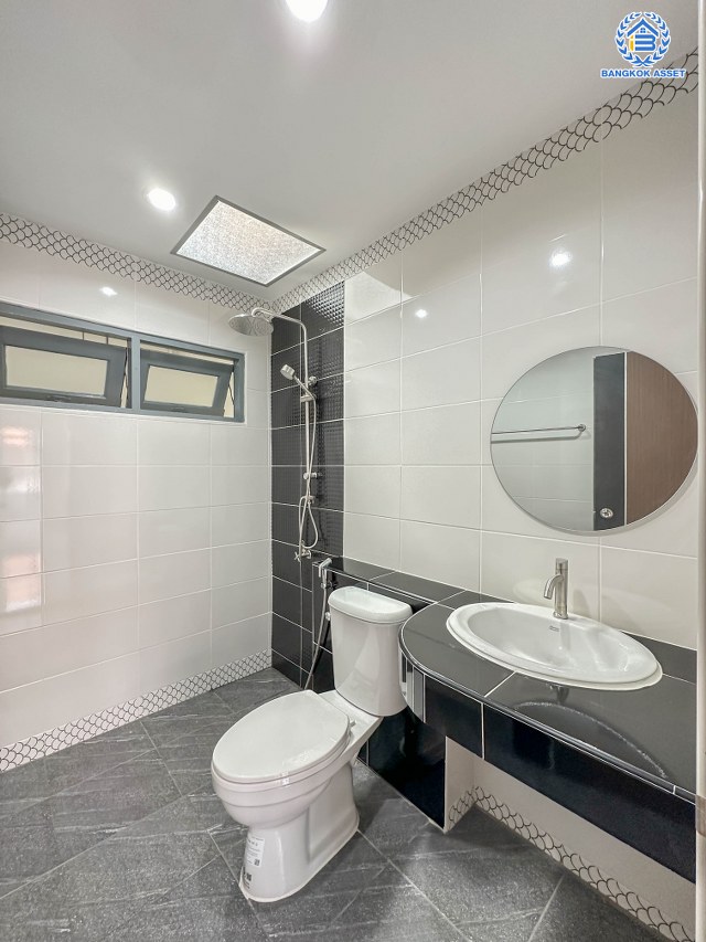 *****ทาวน์เฮ้าส์มือสอง โครงการ ลภาวัน8 บางบัวทอง เนื้อที่ 18 ตร.ว. ฟังก์ชัน 3 ห้องนอน 2 ห้องน้ำ 1 ที่จอดรถ พร้อมเข้าอยู่ บนทำเลเชื่อมต่อทุกการเดินทาง ทำเลศักยภาพ การเดินทางสะดวกสบาย ใกล้เซ็นทรัล เวสต์เกต