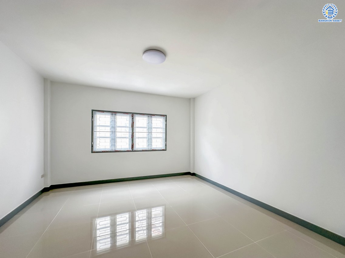 *****ทาวน์เฮ้าส์มือสอง โครงการ ลภาวัน8 บางบัวทอง เนื้อที่ 18 ตร.ว. ฟังก์ชัน 3 ห้องนอน 2 ห้องน้ำ 1 ที่จอดรถ พร้อมเข้าอยู่ บนทำเลเชื่อมต่อทุกการเดินทาง ทำเลศักยภาพ การเดินทางสะดวกสบาย ใกล้เซ็นทรัล เวสต์เกต