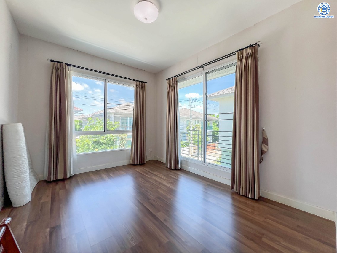 *****บ้านเดี่ยวมือสองสภาพใหม่มากๆ โครงการ ฮาบิเทียบอนด์ ราชพฤกษ์ แบรนด์คุณภาพจาก แสนสิริ เนื้อที่ 52.60 ตร.ว. ฟังก์ชั่น 3 ห้องนอน 3 ห้องน้ำ ซื้อมาไม่ค่อยได้อยู่ ขายขาดทุน (ราคาถูกมากๆ) ราคานี้มีหลังเดียวในโครงการ เชื่อมต่อทั้งถนนราชพฤกษ์ ,ถนนแจ้งวัฒนะ