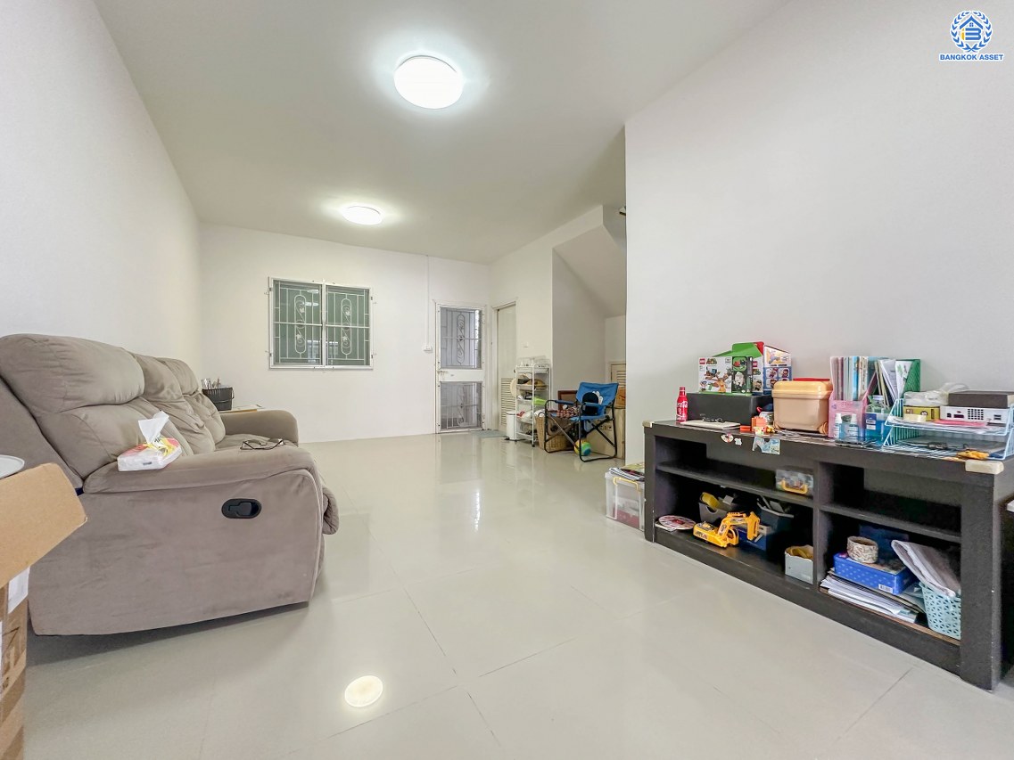 *****ทาวน์เฮ้าส์มือสองนนทบุรี โครงการ พฤกษาวิลล์22 นครอินทร์-พระราม5-2 (ซ.วัดสังฆทาน) เนื้อที่ 18 ตร.ว. ฟังก์ชัน 3 ห้องนอน 2 ห้องน้ำ 1 ที่จอดรถ บนทำเลเดินทางสะดวก เชื่อมต่อหลายเส้นทาง ใกล้สะพานพระรามห้า และรถไฟฟ้าสายสีม่วง "สถานีแยกติวานนท์"