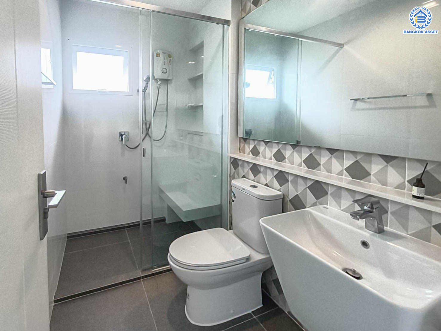 *****บ้านเดี่ยวมือสอง โครงการ สีวลี เพชรเกษม69 หลังริม บนเนื้อที่ 67.3 ตร.ว. พื้นที่ใช้สอย 158 ตร.ม. ฟังก์ชันจัดเต็ม 3 ห้องนอน 3 ห้องน้ำ จอดรถได้ 2 คัน แถมฟรี เครื่องปรับอากาศ, เครื่องทำน้ำอุ่น และเครื่องดูดควัน  บนทำเลศักยภาพ เชื่อมต่อหลายเส้นทาง ใกล้เดอะมอลล์บางแค