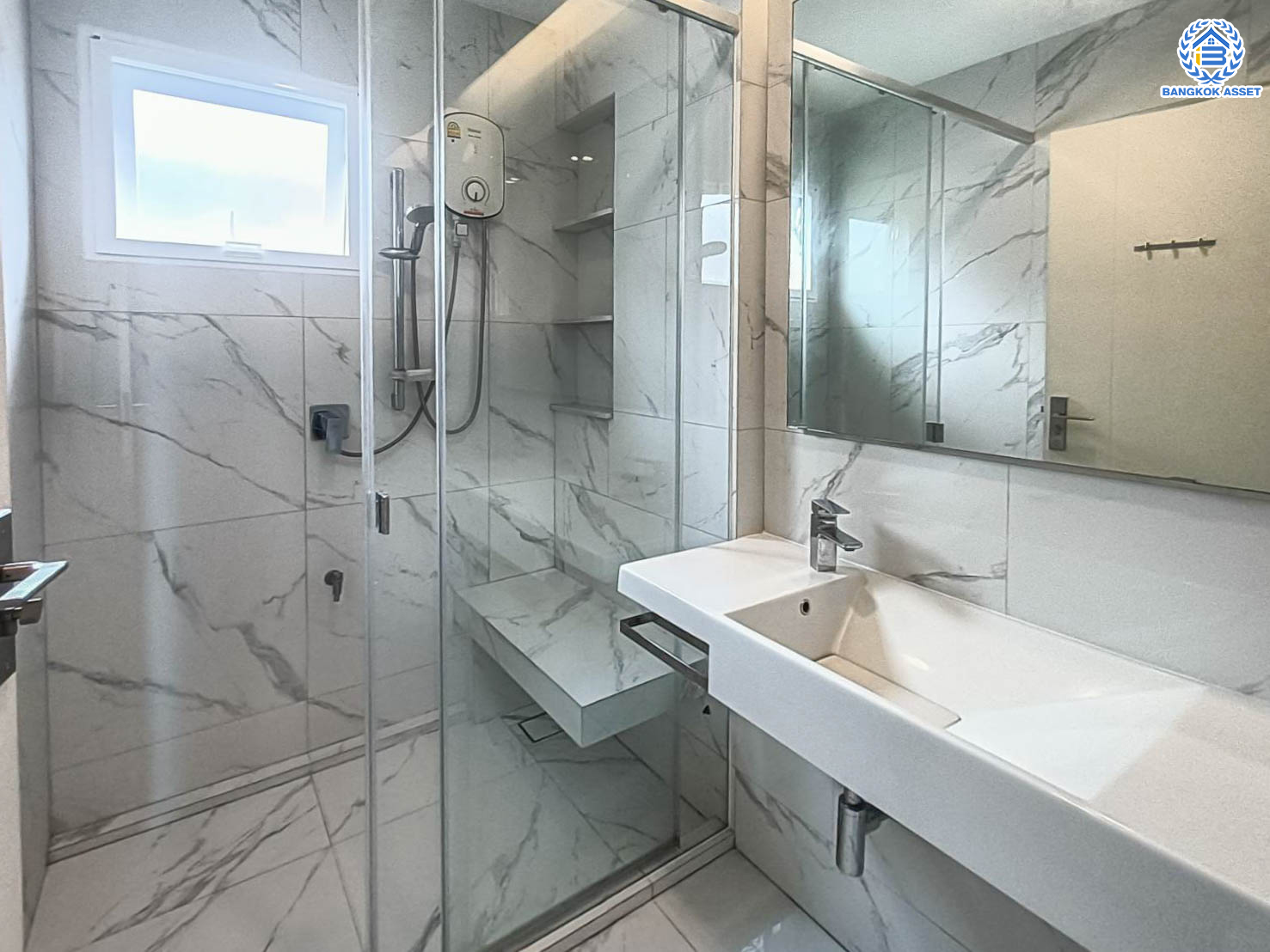 *****บ้านเดี่ยวมือสอง โครงการ สีวลี เพชรเกษม69 หลังริม บนเนื้อที่ 67.3 ตร.ว. พื้นที่ใช้สอย 158 ตร.ม. ฟังก์ชันจัดเต็ม 3 ห้องนอน 3 ห้องน้ำ จอดรถได้ 2 คัน แถมฟรี เครื่องปรับอากาศ, เครื่องทำน้ำอุ่น และเครื่องดูดควัน  บนทำเลศักยภาพ เชื่อมต่อหลายเส้นทาง ใกล้เดอะมอลล์บางแค