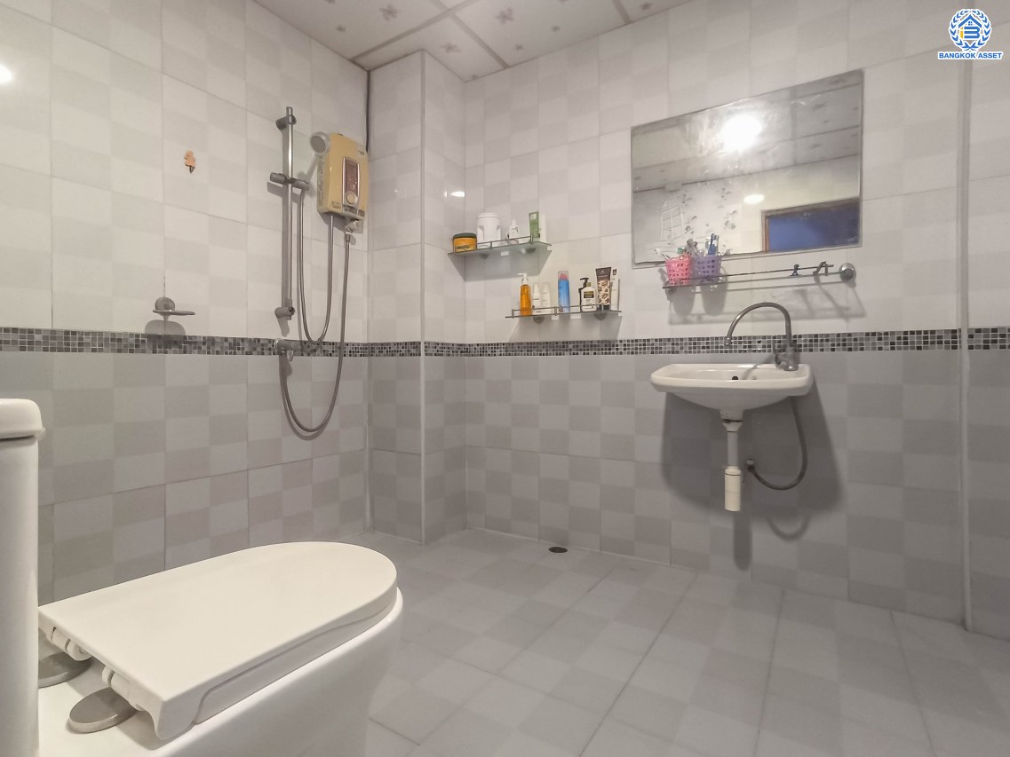 *****ทาวน์เฮ้าส์มือสองนนทบุรี โครงการ บ้านริมน้ำ นนท์นที บางกรวย-ไทรน้อย เนื้อที่ 24 ตร.ว. พื้นที่ใช้สอย 150 ตร.ม. ฟังก์ชั่น 5 ห้องนอน 3 ห้องน้ำ ใกล้เซ็นทรัสเวสต์เกต ใกล้รถไฟฟ้าสายสีม่วง "สถานีบางพลู" และ "สถานีบางรักใหญ่"