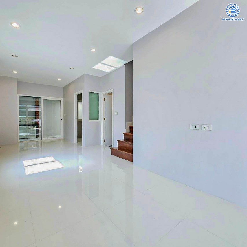 *****ทาวน์เฮ้าส์มือสองนนทบุรี โครงการ เฌอ งามวงศ์วาน-ประชาชื่น เนื้อที่ 27.10 ตร.ว. ฟังก์ชัน 3 ห้องนอน 2 ห้องน้ำ ทำเลเดินทางสะดวก เชื่อมต่อถนนงามวงศ์วาน ถนนประชาชื่น ใกล้รถไฟฟ้าสายสีม่วง "สถานีกระทรวงสาธารณะสุข" และจุดขึ้นทางด่วน "ศรีรัช"