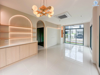 *****บ้านเดี่ยวมือสอง โครงการ บางกอก บูเลอวาร์ด พระราม5 เนื้อที่ 50.30 ตร.ว. ฟังก์ชัน 4 ห้องนอน 4 ห้องน้ำ จอดรถได้ 2 คัน บนทำเลเชื่อมต่อเมือง ใกล้รถไฟฟ้าสายสีม่วง "สถานีแยกติวานนท์" จุดขึ้นทางด่วน "ศรีรัช" และรายล้อมด้วยสิ่งอำนวยความสะดวกครบ