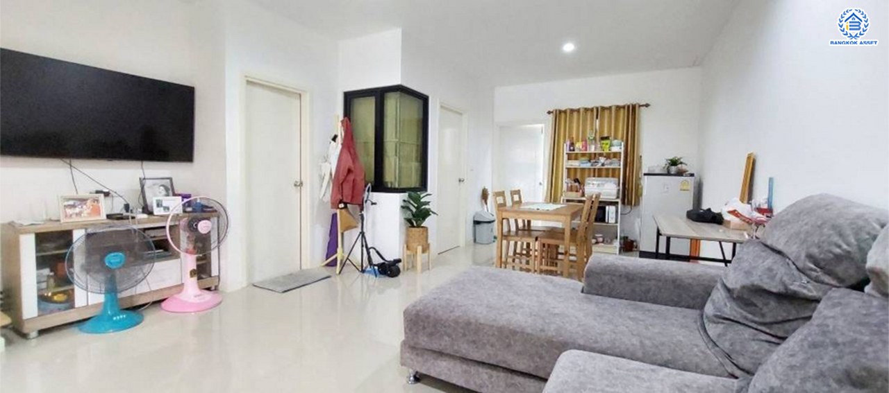 *****ทาวน์เฮ้าส์ 3 ชั้นมือสองนนทบุรี โครงการ ชวนชื่นทาวน์ ชัยพฤกษ์-แจ้งวัฒนะ เนื้อที่กว้างขวางถึง 21.4 ตร.ว. ฟังก์ชัน 4 ห้องนอน 3 ห้องน้ำ 2 ที่จอดรถ บ้านสวย น่าอยู่มาก บนทำเลแห่งการเดินทาง เชื่อมต่อหลายเส้นทาง ได้แก่ ถนนแจ้งวัฒนะ, ถนนชัยพฤกษ์, ถนนราชพฤกษ์, ถนนกาญจนาภิเษก ใกล้จุดขึ้นทางด่วน "แจ้งวัฒนะ" และเซ็นทรัล เวสต์เกต