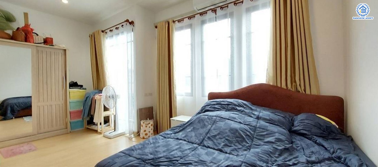 *****ทาวน์เฮ้าส์ 3 ชั้นมือสองนนทบุรี โครงการ ชวนชื่นทาวน์ ชัยพฤกษ์-แจ้งวัฒนะ เนื้อที่กว้างขวางถึง 21.4 ตร.ว. ฟังก์ชัน 4 ห้องนอน 3 ห้องน้ำ 2 ที่จอดรถ บ้านสวย น่าอยู่มาก บนทำเลแห่งการเดินทาง เชื่อมต่อหลายเส้นทาง ได้แก่ ถนนแจ้งวัฒนะ, ถนนชัยพฤกษ์, ถนนราชพฤกษ์, ถนนกาญจนาภิเษก ใกล้จุดขึ้นทางด่วน "แจ้งวัฒนะ" และเซ็นทรัล เวสต์เกต