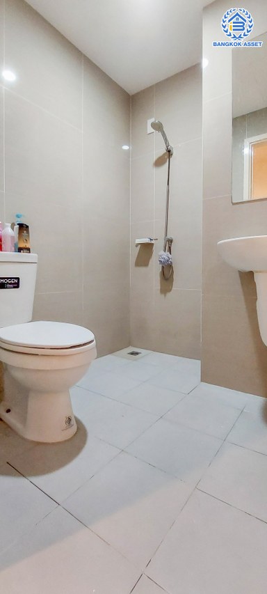 *****ทาวน์เฮ้าส์ 3 ชั้นมือสองนนทบุรี โครงการ ชวนชื่นทาวน์ ชัยพฤกษ์-แจ้งวัฒนะ เนื้อที่กว้างขวางถึง 21.4 ตร.ว. ฟังก์ชัน 4 ห้องนอน 3 ห้องน้ำ 2 ที่จอดรถ บ้านสวย น่าอยู่มาก บนทำเลแห่งการเดินทาง เชื่อมต่อหลายเส้นทาง ได้แก่ ถนนแจ้งวัฒนะ, ถนนชัยพฤกษ์, ถนนราชพฤกษ์, ถนนกาญจนาภิเษก ใกล้จุดขึ้นทางด่วน "แจ้งวัฒนะ" และเซ็นทรัล เวสต์เกต