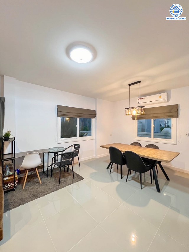 *****บ้านแฝดมือสอง โครงการ คุณาลัย จอย กาญจนาภิเษก หลังใหญ่เนื้อที่ 43.7 ตร.ว. ฟังก์ชัน 3 ห้องนอน 3 ห้องน้ำ จอดรถได้ 2 คัน แถมฟรีเครื่องปรับอากาศ 2 เครื่อง เครื่องทำน้ำอุ่น 1 เครื่อง สะดวกสบายทุกการเดินทาง เชื่อมต่อหลายเส้นทาง ใกล้รถไฟฟ้าสายสีม่วง "สถานีคลองบางไผ่" และห้างสรรพสินค้าเซ็นทรัล เวสต์เกต