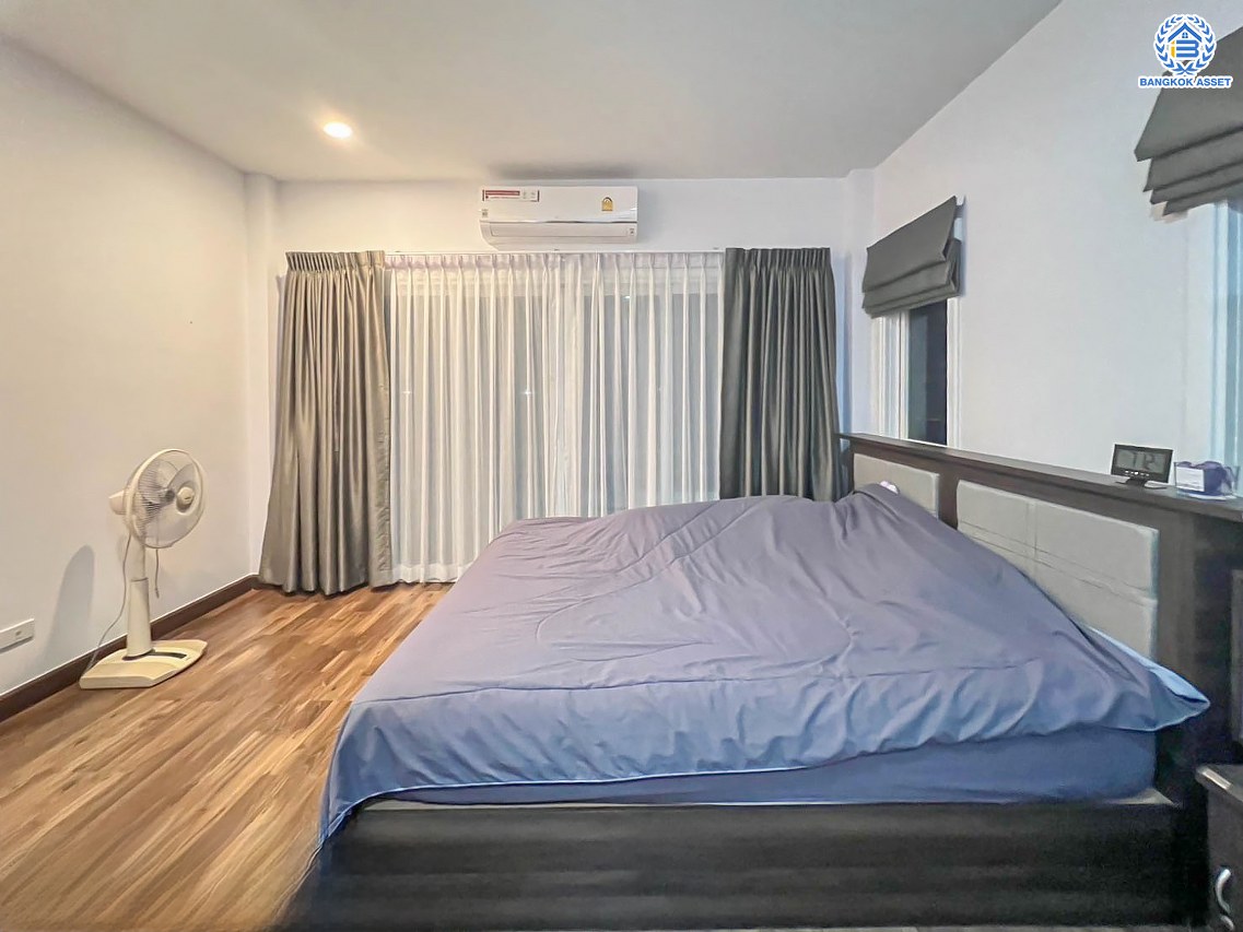 *****บ้านแฝดมือสอง โครงการ คุณาลัย จอย กาญจนาภิเษก หลังใหญ่เนื้อที่ 43.7 ตร.ว. ฟังก์ชัน 3 ห้องนอน 3 ห้องน้ำ จอดรถได้ 2 คัน แถมฟรีเครื่องปรับอากาศ 2 เครื่อง เครื่องทำน้ำอุ่น 1 เครื่อง สะดวกสบายทุกการเดินทาง เชื่อมต่อหลายเส้นทาง ใกล้รถไฟฟ้าสายสีม่วง "สถานีคลองบางไผ่" และห้างสรรพสินค้าเซ็นทรัล เวสต์เกต