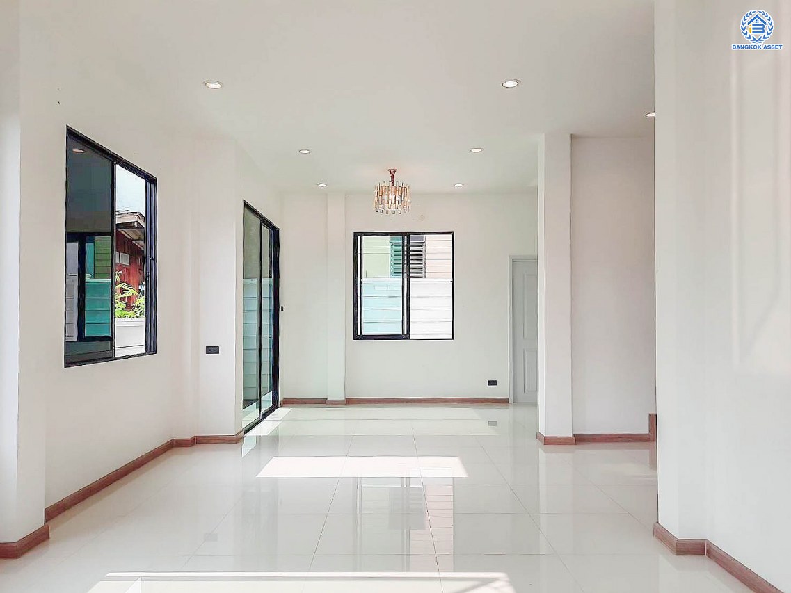 *****บ้านเดี่ยวมือสอง โครงการ จตุรโชคชัย3/6 หลังริม เนื้อที่ 47 ตร.ว. ฟังก์ชัน 3 ห้องนอน 3 ห้องน้ำ 2 ที่จอดรถ เชื่อมต่อถนนบางนา-ตราด  ใกล้แหล่งอำนวยความสะดวก ห้างสรรพสินค้าโฮมโปร สุุวรรณภูมิ และ โลตัส บางนา