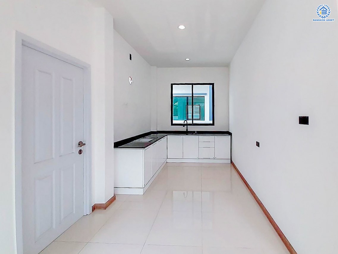 *****บ้านเดี่ยวมือสอง โครงการ จตุรโชคชัย3/6 หลังริม เนื้อที่ 47 ตร.ว. ฟังก์ชัน 3 ห้องนอน 3 ห้องน้ำ 2 ที่จอดรถ เชื่อมต่อถนนบางนา-ตราด  ใกล้แหล่งอำนวยความสะดวก ห้างสรรพสินค้าโฮมโปร สุุวรรณภูมิ และ โลตัส บางนา