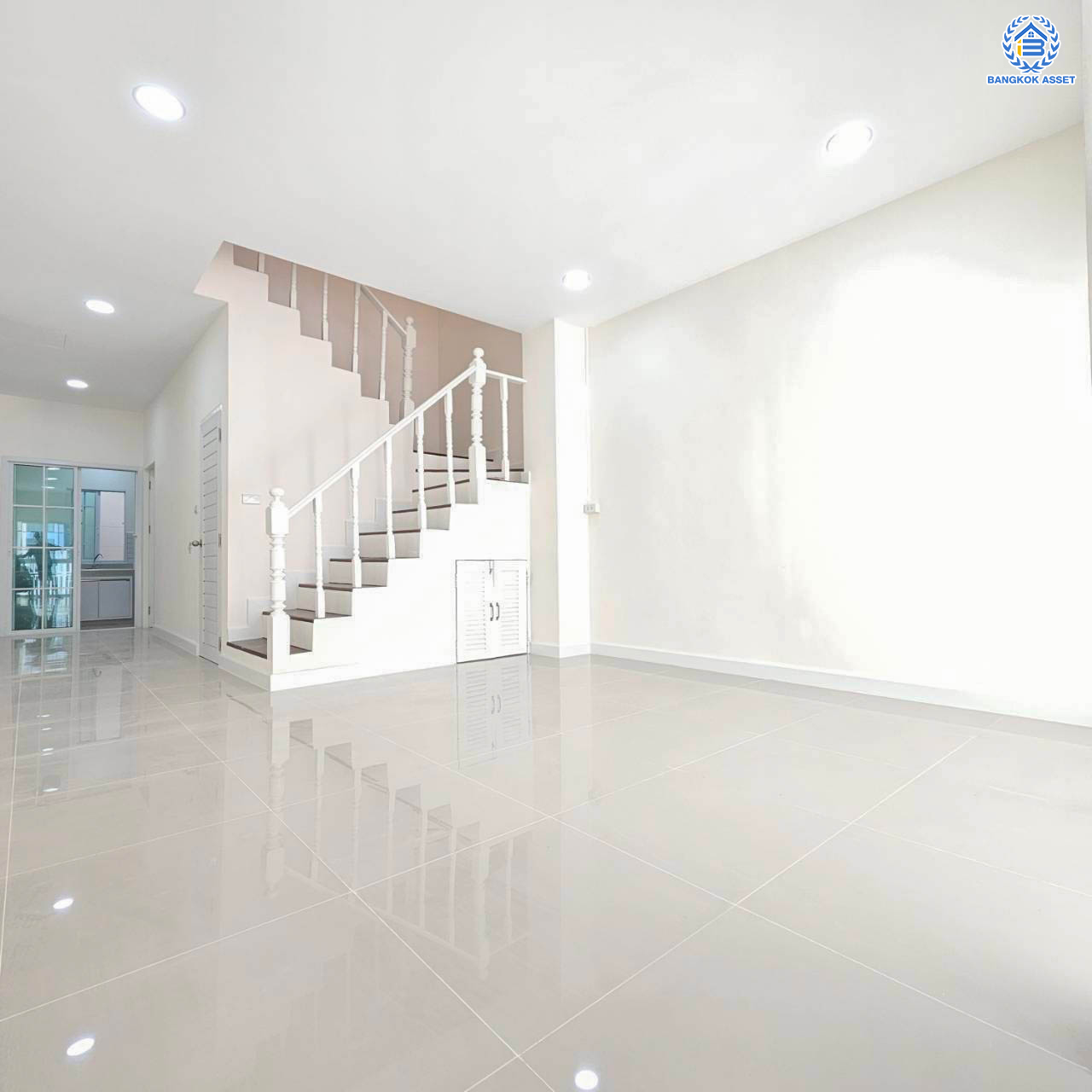 *****ทาวน์เฮ้าส์มือสองนนทบุรี โครงการ นนท์ทิวา การ์เด้น ติวานนท์ - ปากเกร็ด เนื้อที่ 18 ตร.ว. ฟังก์ชัน 2 ห้องนอน 2 ห้องน้ำ 1 ที่จอดรถ บ้านสภาพภายในดี บนทำเลเดินทางสะดวก เชื่อมต่อถนนติวานนท์ - แจ้งวัฒนะ, ถนนศรีสมาน, ถนนติวานนท์ ใกล้รถไฟฟ้าสายสีชมพู "สถานีเมืองทองธานี" และทางด่วน "ศรีสมาน"