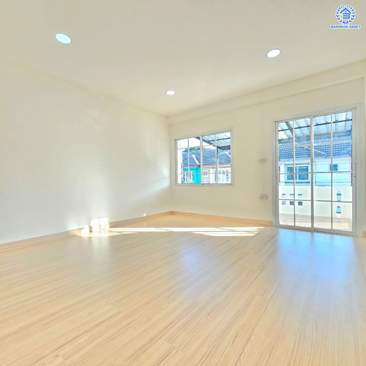 *****ทาวน์เฮ้าส์มือสองนนทบุรี โครงการ นนท์ทิวา การ์เด้น ติวานนท์ - ปากเกร็ด เนื้อที่ 18 ตร.ว. ฟังก์ชัน 2 ห้องนอน 2 ห้องน้ำ 1 ที่จอดรถ บ้านสภาพภายในดี บนทำเลเดินทางสะดวก เชื่อมต่อถนนติวานนท์ - แจ้งวัฒนะ, ถนนศรีสมาน, ถนนติวานนท์ ใกล้รถไฟฟ้าสายสีชมพู "สถานีเมืองทองธานี" และทางด่วน "ศรีสมาน"