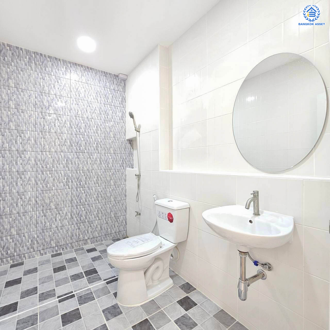 *****ทาวน์เฮ้าส์มือสองนนทบุรี โครงการ นนท์ทิวา การ์เด้น ติวานนท์ - ปากเกร็ด เนื้อที่ 18 ตร.ว. ฟังก์ชัน 2 ห้องนอน 2 ห้องน้ำ 1 ที่จอดรถ บ้านสภาพภายในดี บนทำเลเดินทางสะดวก เชื่อมต่อถนนติวานนท์ - แจ้งวัฒนะ, ถนนศรีสมาน, ถนนติวานนท์ ใกล้รถไฟฟ้าสายสีชมพู "สถานีเมืองทองธานี" และทางด่วน "ศรีสมาน"