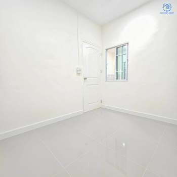 *****ทาวน์เฮ้าส์มือสองนนทบุรี โครงการ นนท์ทิวา การ์เด้น ติวานนท์ - ปากเกร็ด เนื้อที่ 18 ตร.ว. ฟังก์ชัน 2 ห้องนอน 2 ห้องน้ำ 1 ที่จอดรถ บ้านสภาพภายในดี บนทำเลเดินทางสะดวก เชื่อมต่อถนนติวานนท์ - แจ้งวัฒนะ, ถนนศรีสมาน, ถนนติวานนท์ ใกล้รถไฟฟ้าสายสีชมพู "สถานีเมืองทองธานี" และทางด่วน "ศรีสมาน"