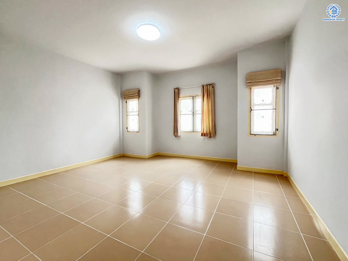 *****ทาวน์โฮม 3 ชั้นมือสอง โครงการ พร้อมสุข รัตนาธิเบศร์17 เนื้อที่ 19.9 ตร.ว. ฟังก์ชัน 3 ห้องนอน 2 ห้องน้ำ จอดรถได้ 2 คัน บ้านสภาพดี พร้อมเข้าอยู่ บนทำเลเดินทางสะดวก เชื่อมต่อถนนรัตนาธิเบศร์ ถนนงามวงศ์วาน ใกล้รถไฟฟ้าสายสีม่วง "สถานีบางกระสอ" และทางด่วน "งามวงศ์วาน"