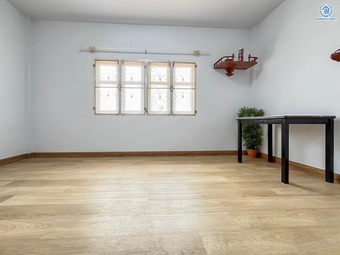 *****ทาวน์โฮม 3 ชั้นมือสอง โครงการ พร้อมสุข รัตนาธิเบศร์17 เนื้อที่ 19.9 ตร.ว. ฟังก์ชัน 3 ห้องนอน 2 ห้องน้ำ จอดรถได้ 2 คัน บ้านสภาพดี พร้อมเข้าอยู่ บนทำเลเดินทางสะดวก เชื่อมต่อถนนรัตนาธิเบศร์ ถนนงามวงศ์วาน ใกล้รถไฟฟ้าสายสีม่วง "สถานีบางกระสอ" และทางด่วน "งามวงศ์วาน"