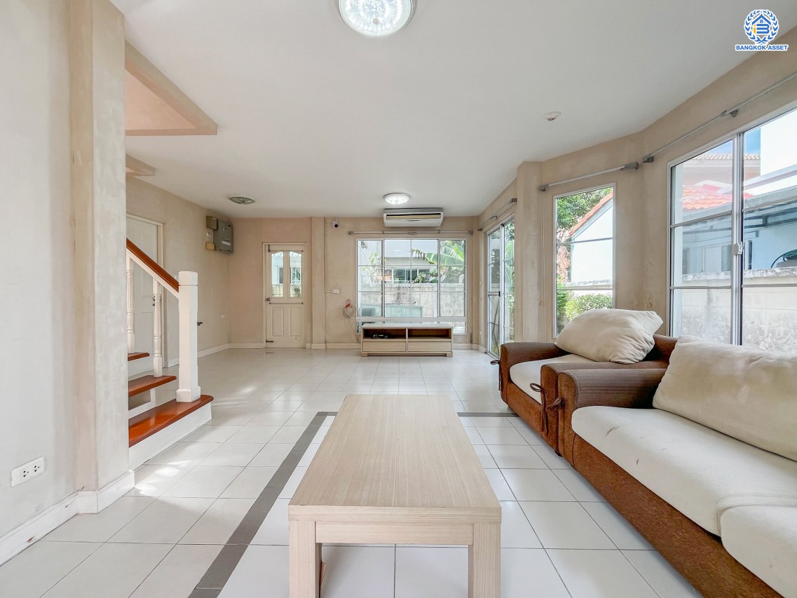 บ้านเดี่ยวมือสอง โครงการ ชลลดา วัดลาดปลาดุก คุณภาพระดับ L&H บนเนื้อที่ 50 ตร.ว. พื้นที่ใช้สอย 140 ตร.ม. ฟังก์ชัน 3 ห้องนอน 2 ห้องน้ำ บนทำเลศักยภาพ เชื่อมต่อหลายเส้นทาง ทั้งถนนกาญจนาภิเษก, ถนนรัตนาธิเบศร์ ใกล้รถไฟฟ้าสายสีม่วง "สถานีคลองบางไผ่" และเซ็นทรัล เวสต์เกต...