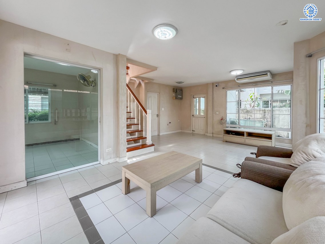 บ้านเดี่ยวมือสอง โครงการ ชลลดา วัดลาดปลาดุก คุณภาพระดับ L&H บนเนื้อที่ 50 ตร.ว. พื้นที่ใช้สอย 140 ตร.ม. ฟังก์ชัน 3 ห้องนอน 2 ห้องน้ำ บนทำเลศักยภาพ เชื่อมต่อหลายเส้นทาง ทั้งถนนกาญจนาภิเษก, ถนนรัตนาธิเบศร์ ใกล้รถไฟฟ้าสายสีม่วง "สถานีคลองบางไผ่" และเซ็นทรัล เวสต์เกต...