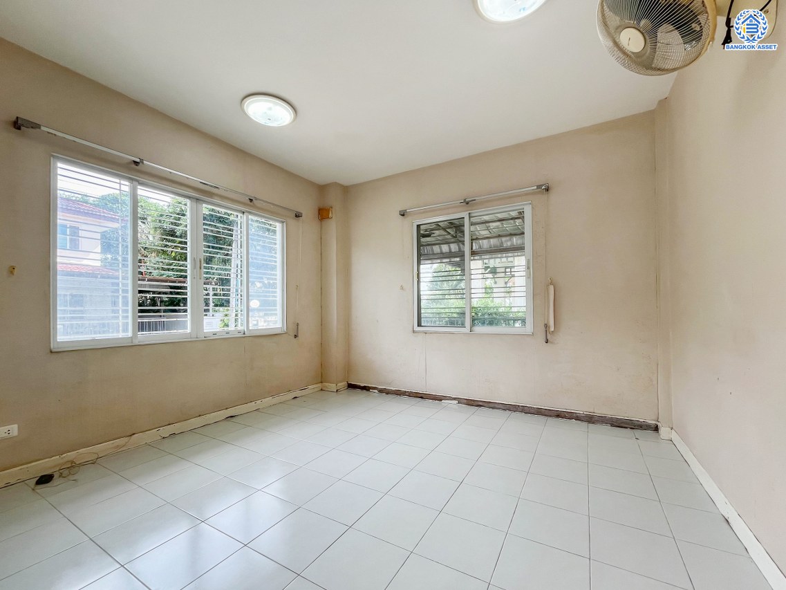 บ้านเดี่ยวมือสอง โครงการ ชลลดา วัดลาดปลาดุก คุณภาพระดับ L&H บนเนื้อที่ 50 ตร.ว. พื้นที่ใช้สอย 140 ตร.ม. ฟังก์ชัน 3 ห้องนอน 2 ห้องน้ำ บนทำเลศักยภาพ เชื่อมต่อหลายเส้นทาง ทั้งถนนกาญจนาภิเษก, ถนนรัตนาธิเบศร์ ใกล้รถไฟฟ้าสายสีม่วง "สถานีคลองบางไผ่" และเซ็นทรัล เวสต์เกต...