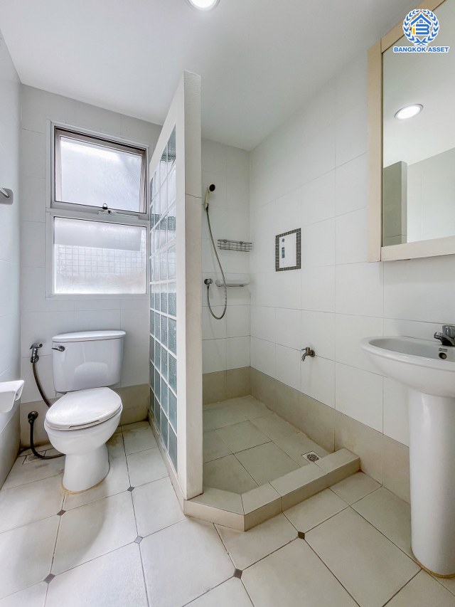 บ้านเดี่ยวมือสอง โครงการ ชลลดา วัดลาดปลาดุก คุณภาพระดับ L&H บนเนื้อที่ 50 ตร.ว. พื้นที่ใช้สอย 140 ตร.ม. ฟังก์ชัน 3 ห้องนอน 2 ห้องน้ำ บนทำเลศักยภาพ เชื่อมต่อหลายเส้นทาง ทั้งถนนกาญจนาภิเษก, ถนนรัตนาธิเบศร์ ใกล้รถไฟฟ้าสายสีม่วง "สถานีคลองบางไผ่" และเซ็นทรัล เวสต์เกต...