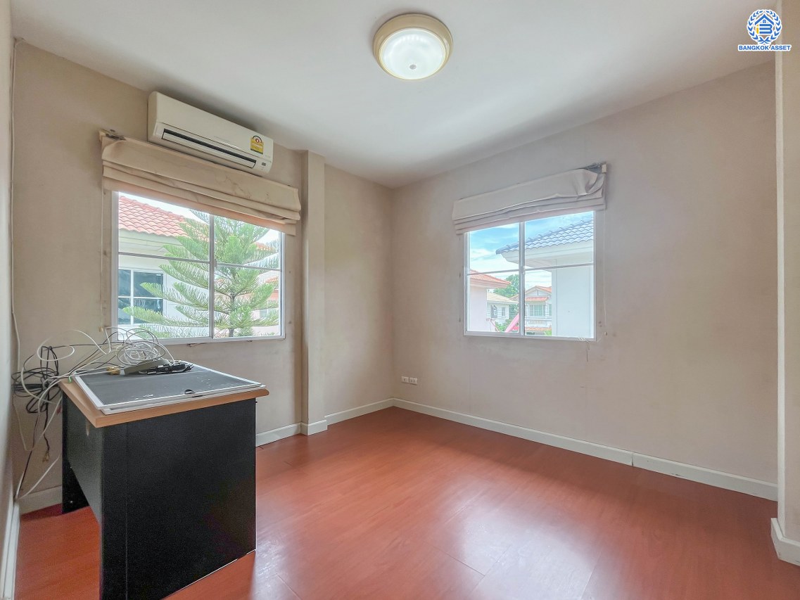 บ้านเดี่ยวมือสอง โครงการ ชลลดา วัดลาดปลาดุก คุณภาพระดับ L&H บนเนื้อที่ 50 ตร.ว. พื้นที่ใช้สอย 140 ตร.ม. ฟังก์ชัน 3 ห้องนอน 2 ห้องน้ำ บนทำเลศักยภาพ เชื่อมต่อหลายเส้นทาง ทั้งถนนกาญจนาภิเษก, ถนนรัตนาธิเบศร์ ใกล้รถไฟฟ้าสายสีม่วง "สถานีคลองบางไผ่" และเซ็นทรัล เวสต์เกต...