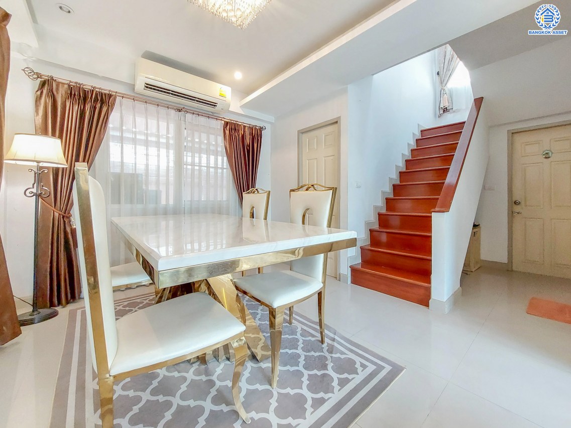 *****บ้านแฝดมือสองนนทบุรี โครงการ ศุภาลัยวิลล์ ราชพฤกษ์-บางบัวทอง เนื้อที่ 38.10 ตร.ว. ฟังก์ชัน 4 ห้องนอน 2 ห้องน้ำ ที่จอดรถ 2 คัน บ้านสภาพสวย พร้อมของแถมแบบจัดเต็ม พร้อมเข้าอยู่ได้เลย! โครงการตั้งบนทำเลเดินทางสะดวก ใกล้รถไฟฟ้าสายสีม่วง "สถานีบางพลู" และจุดขึ้นทางด่วน "กาญจนาภิเษก"