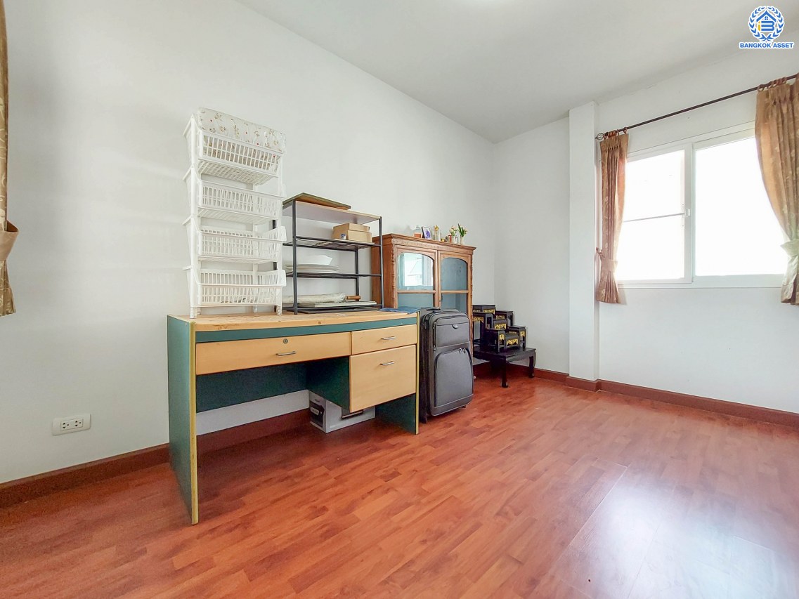 *****บ้านแฝดมือสองนนทบุรี โครงการ ศุภาลัยวิลล์ ราชพฤกษ์-บางบัวทอง เนื้อที่ 38.10 ตร.ว. ฟังก์ชัน 4 ห้องนอน 2 ห้องน้ำ ที่จอดรถ 2 คัน บ้านสภาพสวย พร้อมของแถมแบบจัดเต็ม พร้อมเข้าอยู่ได้เลย! โครงการตั้งบนทำเลเดินทางสะดวก ใกล้รถไฟฟ้าสายสีม่วง "สถานีบางพลู" และจุดขึ้นทางด่วน "กาญจนาภิเษก"