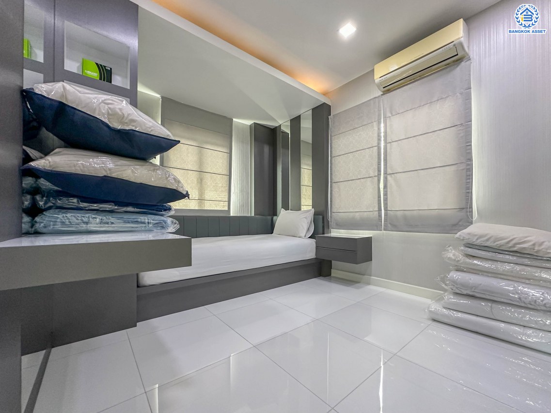 *****บ้านมือสองนนทบุรี โครงการ ลานทอง ติวานนท์-ปากเกร็ด เนื้อที่ 84 ตร.ว. พื้นที่ใช้สอย 300 ตร.ม. ฟังก์ชัน 3 ห้องนอน 2 ห้องน้ำ จอดรถได้ 3 คัน พร้อมสระว่ายน้ำส่วนตัว บนทำเลเดินทางสะดวกติด ถนนติวานนท์ ใกล้ห้าแยกปากเกร็ด, เมืองทองธานี, เซ็นทรัลแจ้งวัฒนะ, รถไฟฟ้าสายสีชมพู "สถานีปากเกร็ด" และจุดขึ้นทางด่วน "แจ้งวัฒนะ"