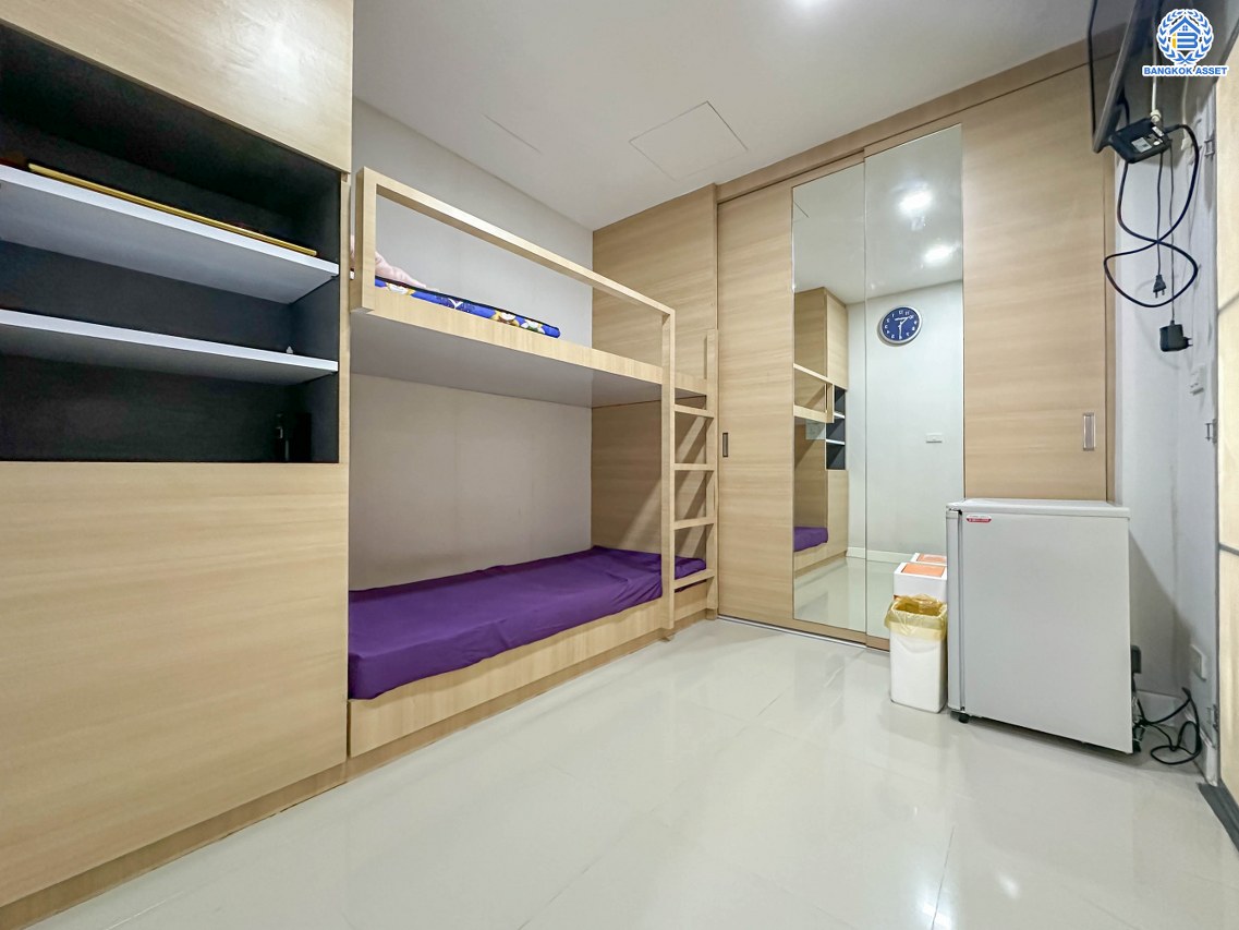 *****บ้านมือสองนนทบุรี โครงการ ลานทอง ติวานนท์-ปากเกร็ด เนื้อที่ 84 ตร.ว. พื้นที่ใช้สอย 300 ตร.ม. ฟังก์ชัน 3 ห้องนอน 2 ห้องน้ำ จอดรถได้ 3 คัน พร้อมสระว่ายน้ำส่วนตัว บนทำเลเดินทางสะดวกติด ถนนติวานนท์ ใกล้ห้าแยกปากเกร็ด, เมืองทองธานี, เซ็นทรัลแจ้งวัฒนะ, รถไฟฟ้าสายสีชมพู "สถานีปากเกร็ด" และจุดขึ้นทางด่วน "แจ้งวัฒนะ"