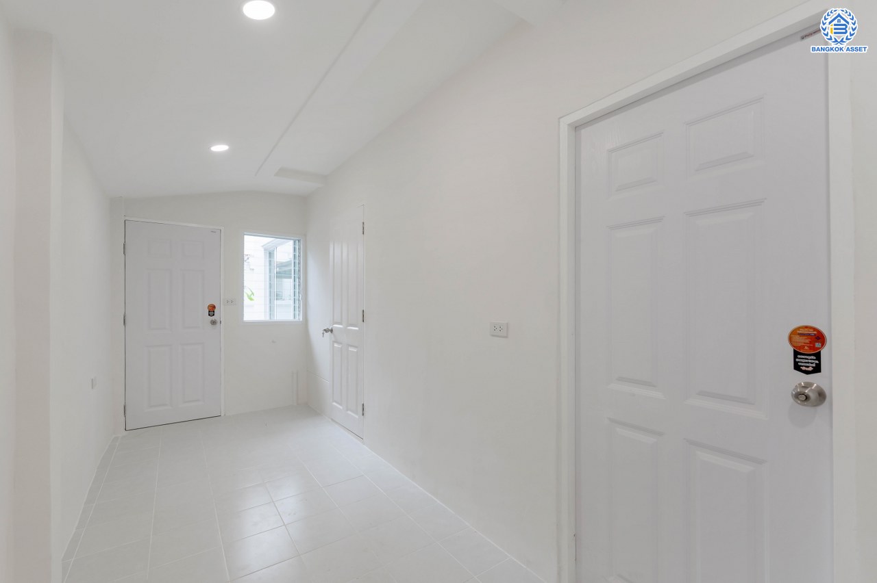 บ้านมือสองตกแต่งใหม่ โครงการ เพอร์เฟคพาร์ค วัดพระนอน จากแบรนด์ Property Perfect เนื้อที่ 35.7 ตร.ว. พื้นที่ใช้สอย 164.76 ตร.ม. ฟังก์ชัน 3 ห้องนอน 2 ห้องน้ำ พร้อม Facilities ภายในโครงการครบครัน บนทำเลเชื่อมต่อถนนกาญจนาฯ ใกล้ทางด่วน "ศรีรัช" เซ็นทรัลเวสต์เกต และรถไฟฟ้าสายสีม่วง "สถานีตลาดบางใหญ่"...