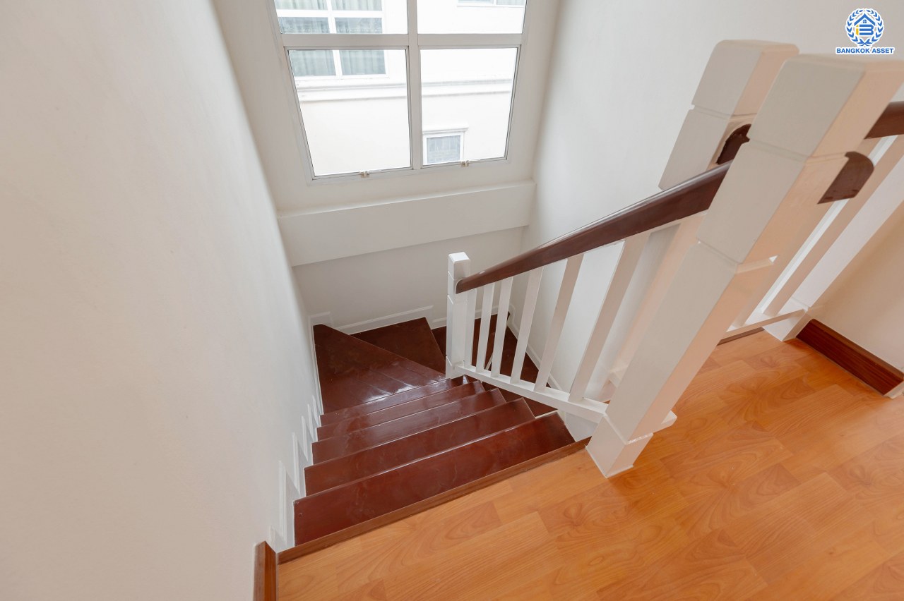 บ้านมือสองตกแต่งใหม่ โครงการ เพอร์เฟคพาร์ค วัดพระนอน จากแบรนด์ Property Perfect เนื้อที่ 35.7 ตร.ว. พื้นที่ใช้สอย 164.76 ตร.ม. ฟังก์ชัน 3 ห้องนอน 2 ห้องน้ำ พร้อม Facilities ภายในโครงการครบครัน บนทำเลเชื่อมต่อถนนกาญจนาฯ ใกล้ทางด่วน "ศรีรัช" เซ็นทรัลเวสต์เกต และรถไฟฟ้าสายสีม่วง "สถานีตลาดบางใหญ่"...