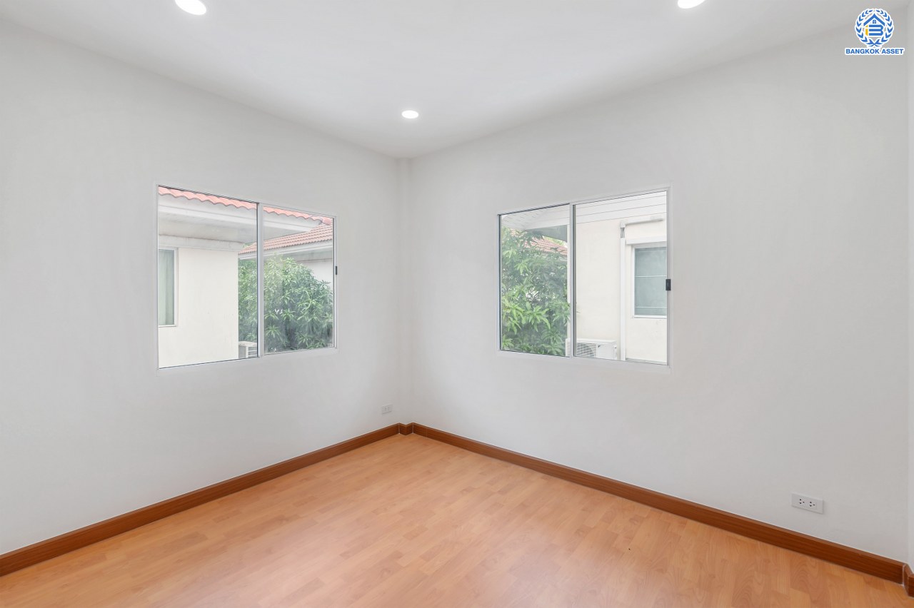 บ้านมือสองตกแต่งใหม่ โครงการ เพอร์เฟคพาร์ค วัดพระนอน จากแบรนด์ Property Perfect เนื้อที่ 35.7 ตร.ว. พื้นที่ใช้สอย 164.76 ตร.ม. ฟังก์ชัน 3 ห้องนอน 2 ห้องน้ำ พร้อม Facilities ภายในโครงการครบครัน บนทำเลเชื่อมต่อถนนกาญจนาฯ ใกล้ทางด่วน "ศรีรัช" เซ็นทรัลเวสต์เกต และรถไฟฟ้าสายสีม่วง "สถานีตลาดบางใหญ่"...