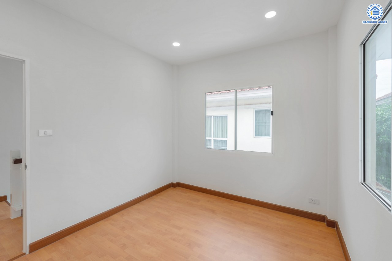 บ้านมือสองตกแต่งใหม่ โครงการ เพอร์เฟคพาร์ค วัดพระนอน จากแบรนด์ Property Perfect เนื้อที่ 35.7 ตร.ว. พื้นที่ใช้สอย 164.76 ตร.ม. ฟังก์ชัน 3 ห้องนอน 2 ห้องน้ำ พร้อม Facilities ภายในโครงการครบครัน บนทำเลเชื่อมต่อถนนกาญจนาฯ ใกล้ทางด่วน "ศรีรัช" เซ็นทรัลเวสต์เกต และรถไฟฟ้าสายสีม่วง "สถานีตลาดบางใหญ่"...