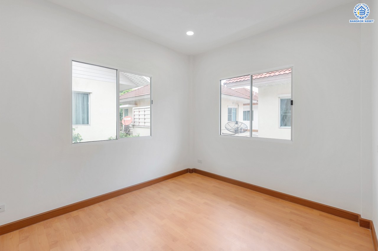 บ้านมือสองตกแต่งใหม่ โครงการ เพอร์เฟคพาร์ค วัดพระนอน จากแบรนด์ Property Perfect เนื้อที่ 35.7 ตร.ว. พื้นที่ใช้สอย 164.76 ตร.ม. ฟังก์ชัน 3 ห้องนอน 2 ห้องน้ำ พร้อม Facilities ภายในโครงการครบครัน บนทำเลเชื่อมต่อถนนกาญจนาฯ ใกล้ทางด่วน "ศรีรัช" เซ็นทรัลเวสต์เกต และรถไฟฟ้าสายสีม่วง "สถานีตลาดบางใหญ่"...